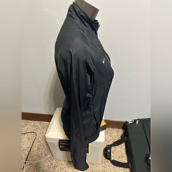 Nike Iowa Hawkeyes Women’s Small Thin Jacket - Picture 4 of 7